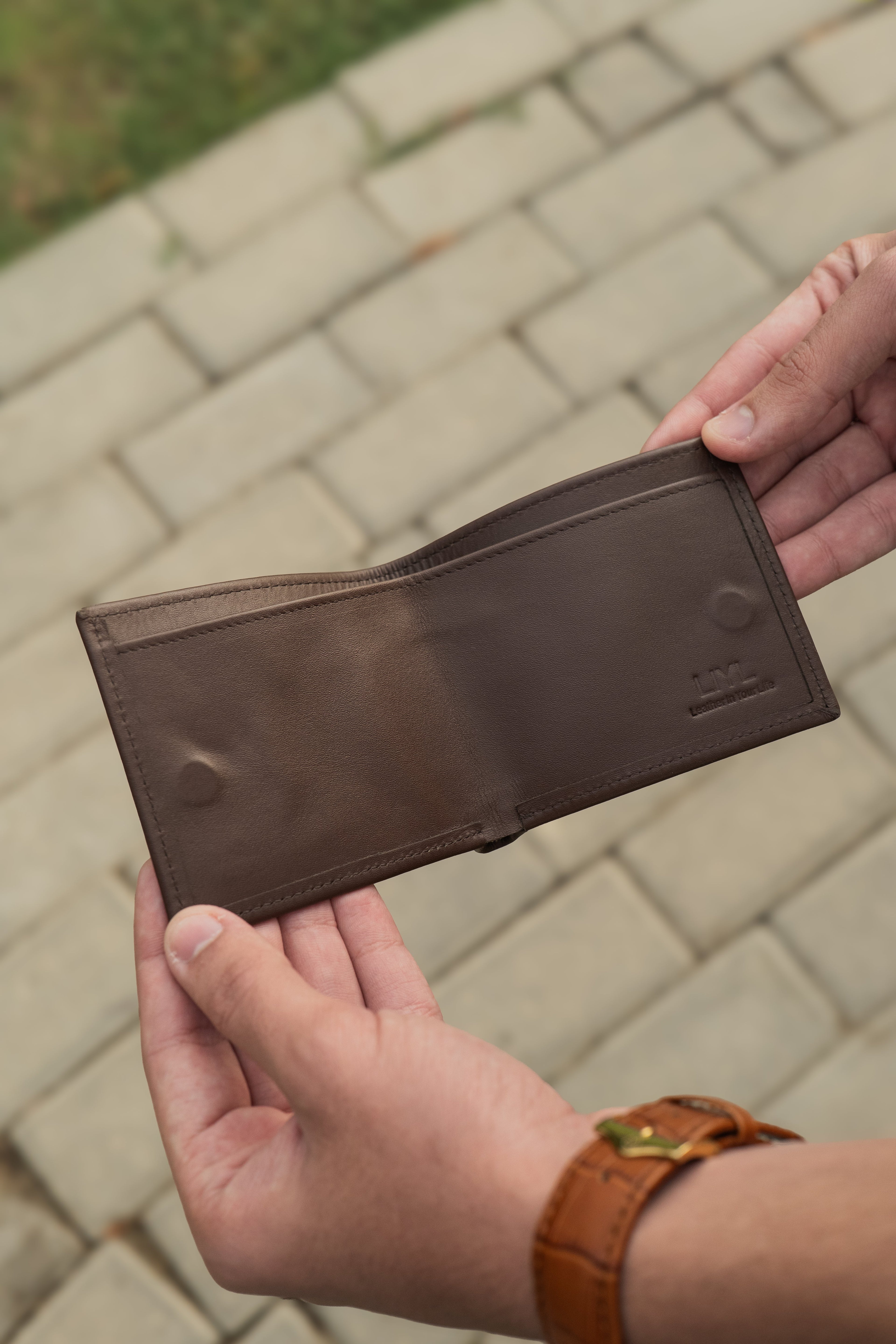 SUPER SLIM MAGNETIC WALLET
