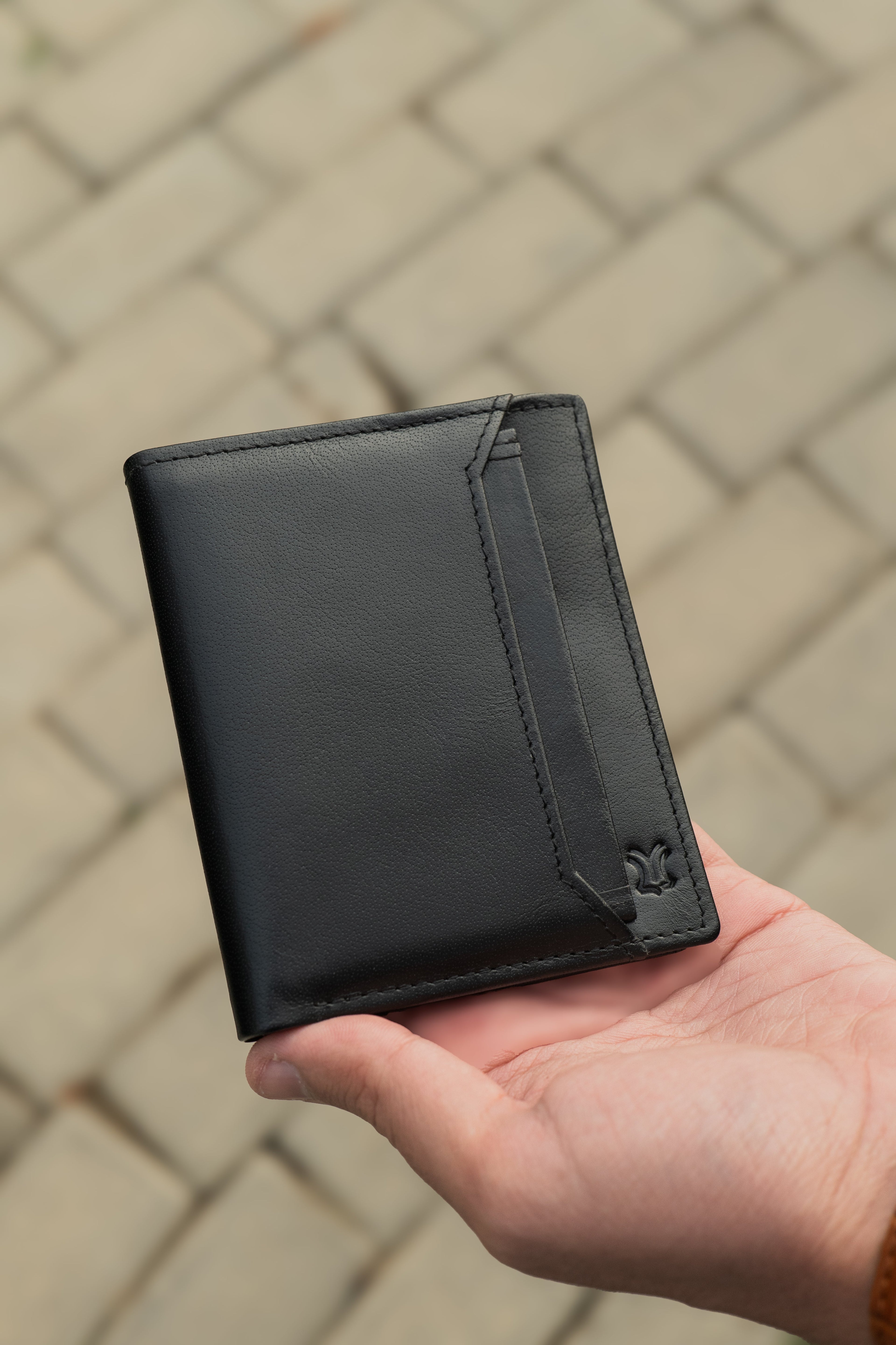 WALLET WITH CARDHOLDER